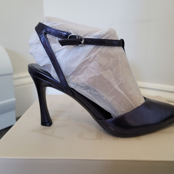 NIB Naturalizer Astrid T-Strap Pointed Toe Dress Pumps, Navy, Size 7.5W - Picture 2 of 7
